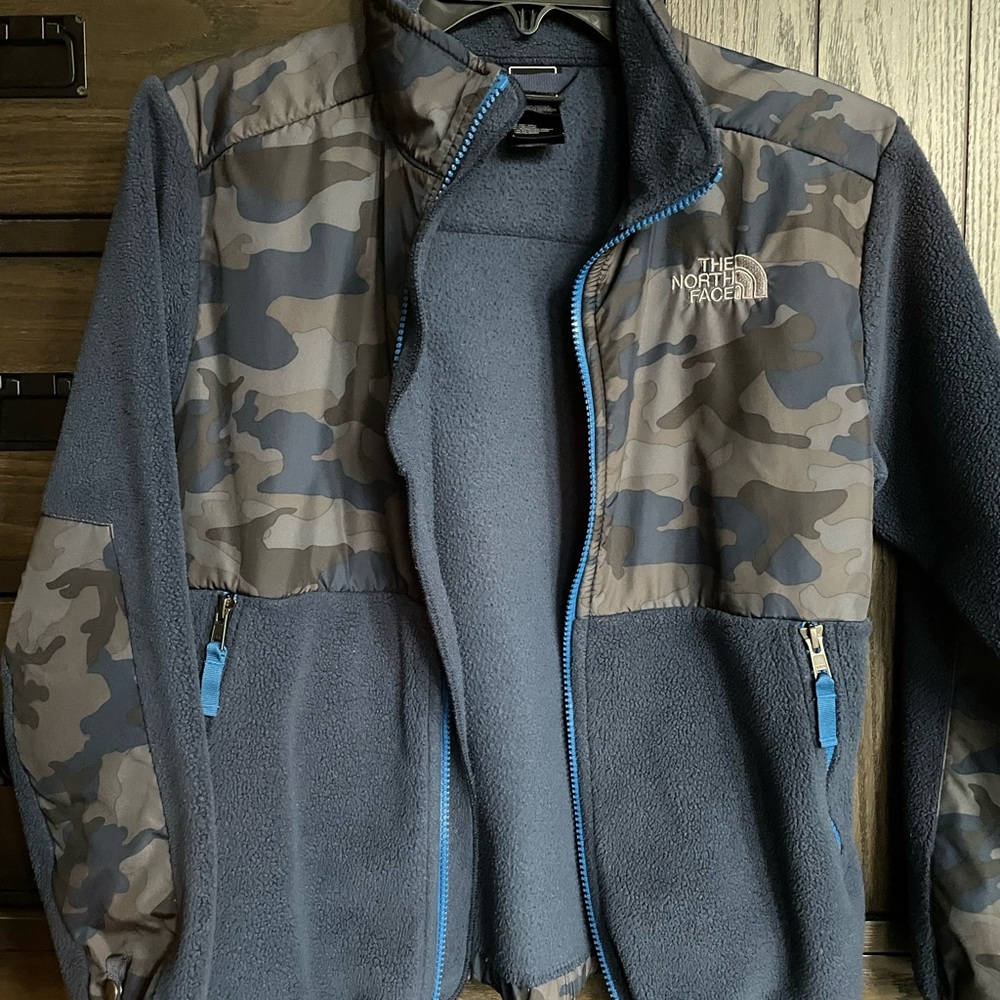 The North Face Kids Blue Camo Fleece Jacket size 10/12